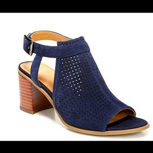 This shoes is very pretty and it is dark blue wear it with anything like jeans.